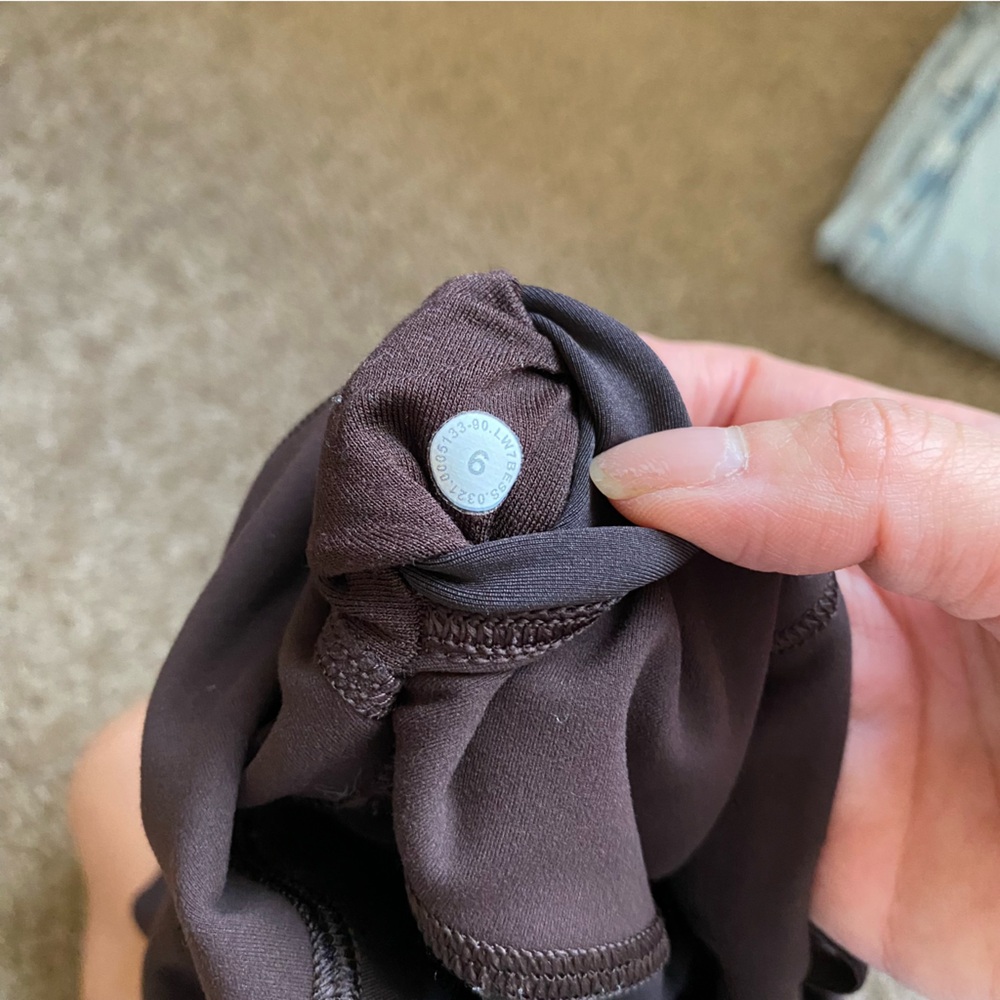 Lululemon Wunder Train Espresso Biker Shorts - Picture 3 of 4